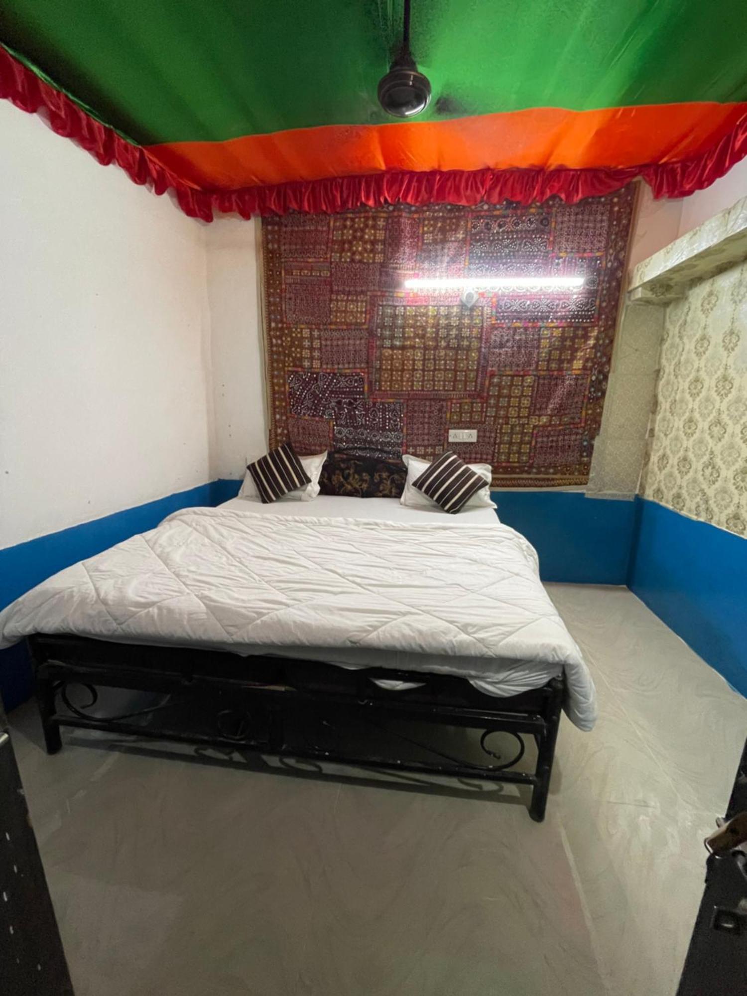 Mirvana Guest House & Camel Safari Джайсалмер Экстерьер фото